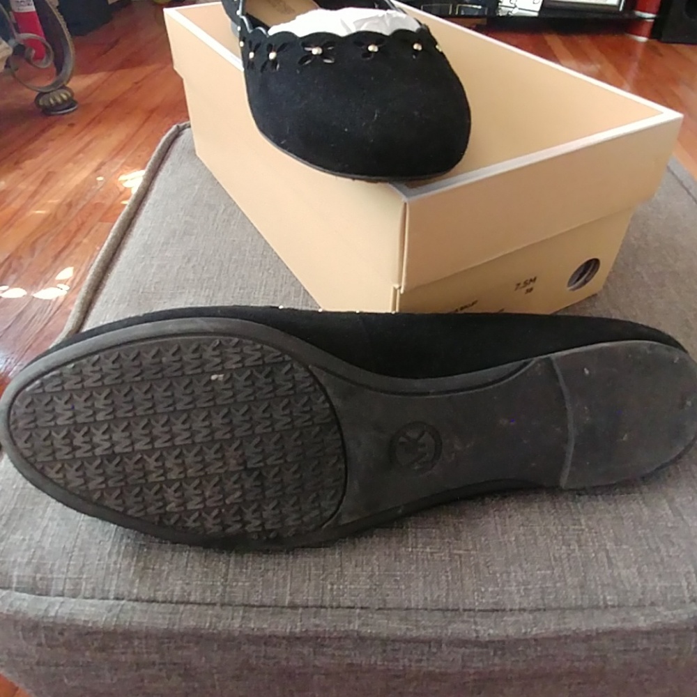 Shoes - Picture 2 of 4